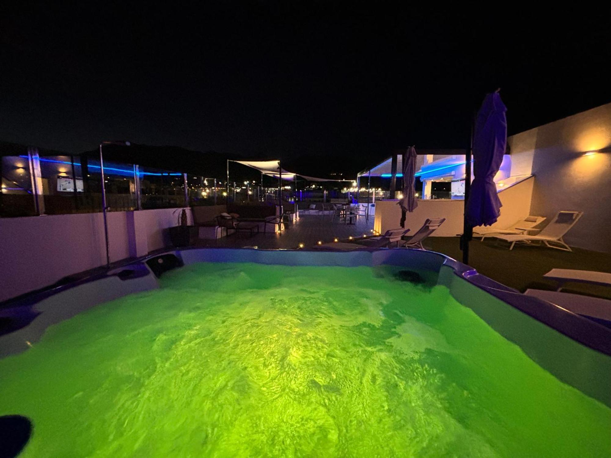 Daos Suites & Terrace Marbella Luaran gambar